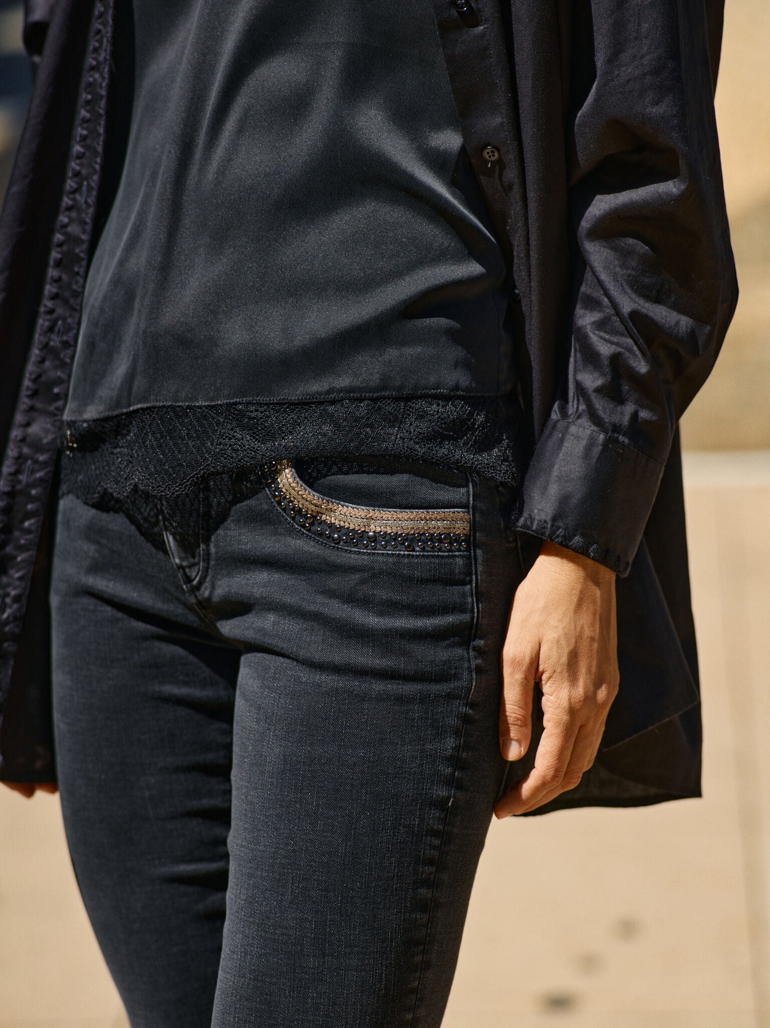 Modelshot / Black / Detail